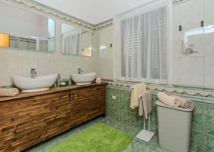 Family Friendly House With A Parking Space Zaton, Zadar - 23570 بيت للعطل