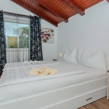 Family Friendly House With A Parking Space Zaton, Zadar - 23570 Feriehus Zaton (Zadar)
